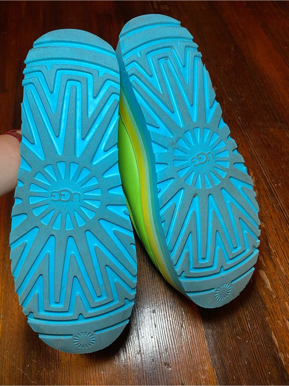 UGG bold green